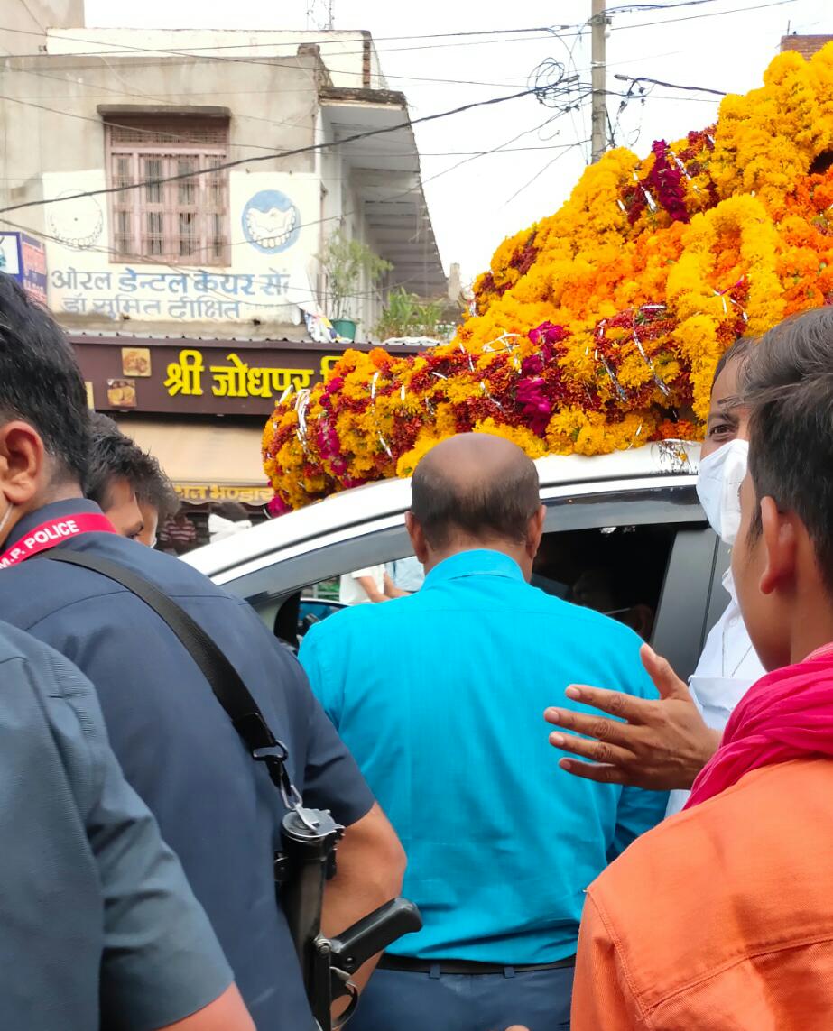 राष्ट्रीय पत्रकार महासंघ ने आज जिले के प्रवास पर आये प्रभारी मंत्री को सौंपा पाँच सूत्रीय माँग पत्र