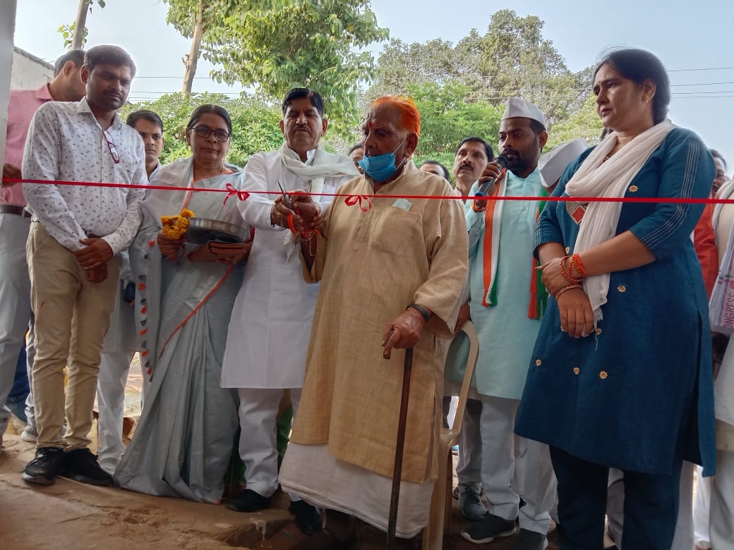 देश की आजादी,राष्ट निर्माण में जिनका कोई योगदान नही,वो राष्टवाद की परिभाषा सिखा रहे हैं - मान सिंह कुशवाह