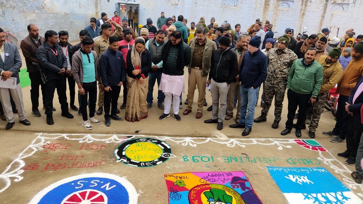 रंगोली बनाकर दिया बाल संरक्षण का संदेश रंगोली बनाकर दिया बाल संरक्षण का संदेश