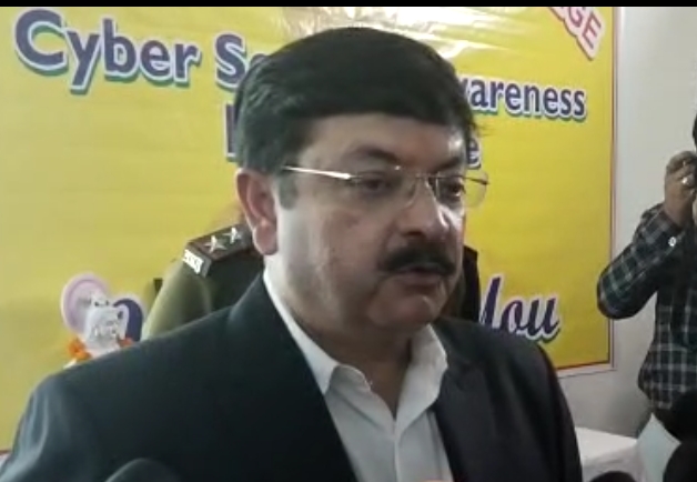 एडीजीपी वरुण कपूर (इंदोर) ने भिंड में छात्र छात्राओं को साइबर क्राइम से बचने की उपाय सिखाए