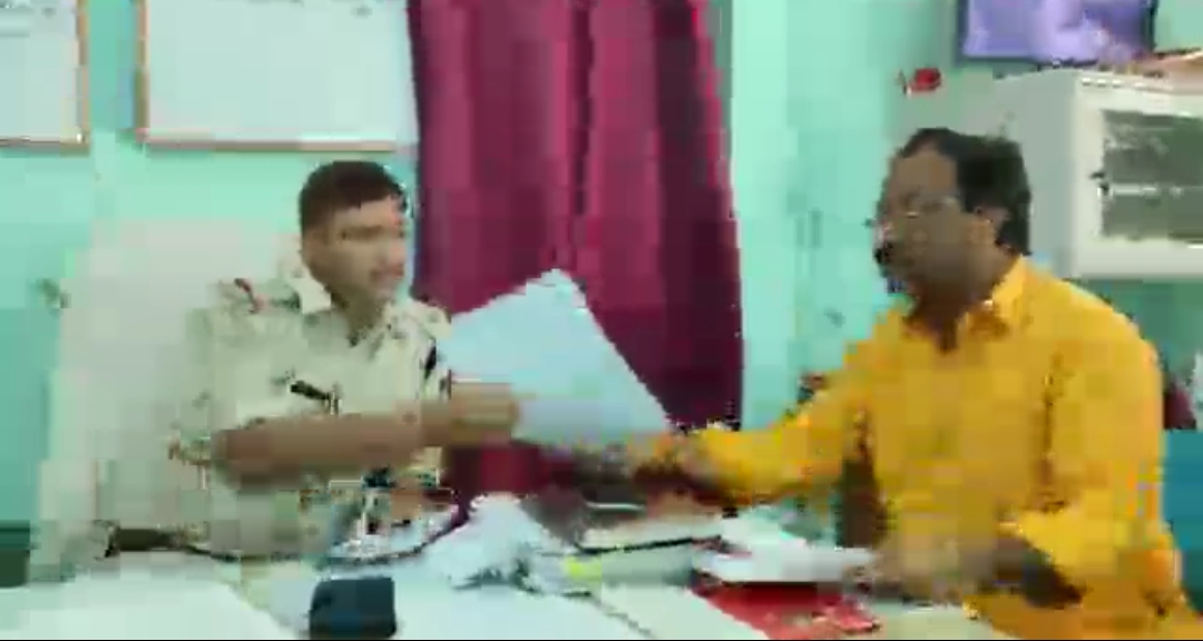 रेत खनन माफिया व रेत कंपनी मालिक  पर हो मुकद्दमा दर्ज, - डॉ रमेश दुबे
