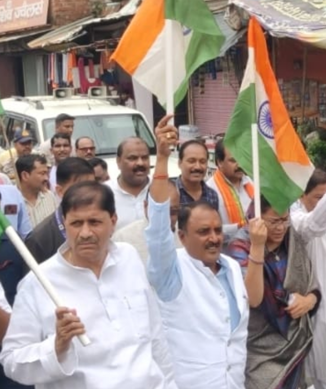 नवकरणीय ऊर्जा मंत्री राकेश शुक्ला ने तिरंगा रैली को  हरी झंडी दिखाकर किया रवाना
