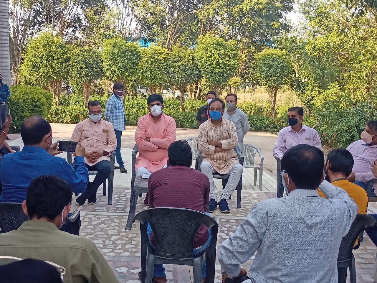 बीमार का पूरा इलाज किया जाएगा--ओपीएस भदौरिया।
 