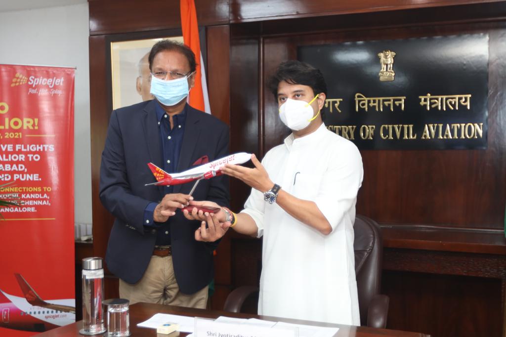  ग्वालियर एयरपोर्ट प्रांगण में ग्वालियर से मुंबई ,अहमदाबाद,पूना और जबलपुर से दिल्ली की स्पाइस जेट विमान सेवा शुरू हुई।