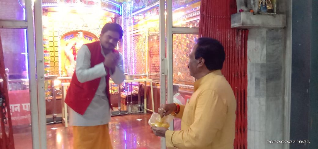 शिव बारात में शामिल होने के लिए बांटे पीले चावल, महाशिवरात्रि को निकलेगी भव्य बारात।*
