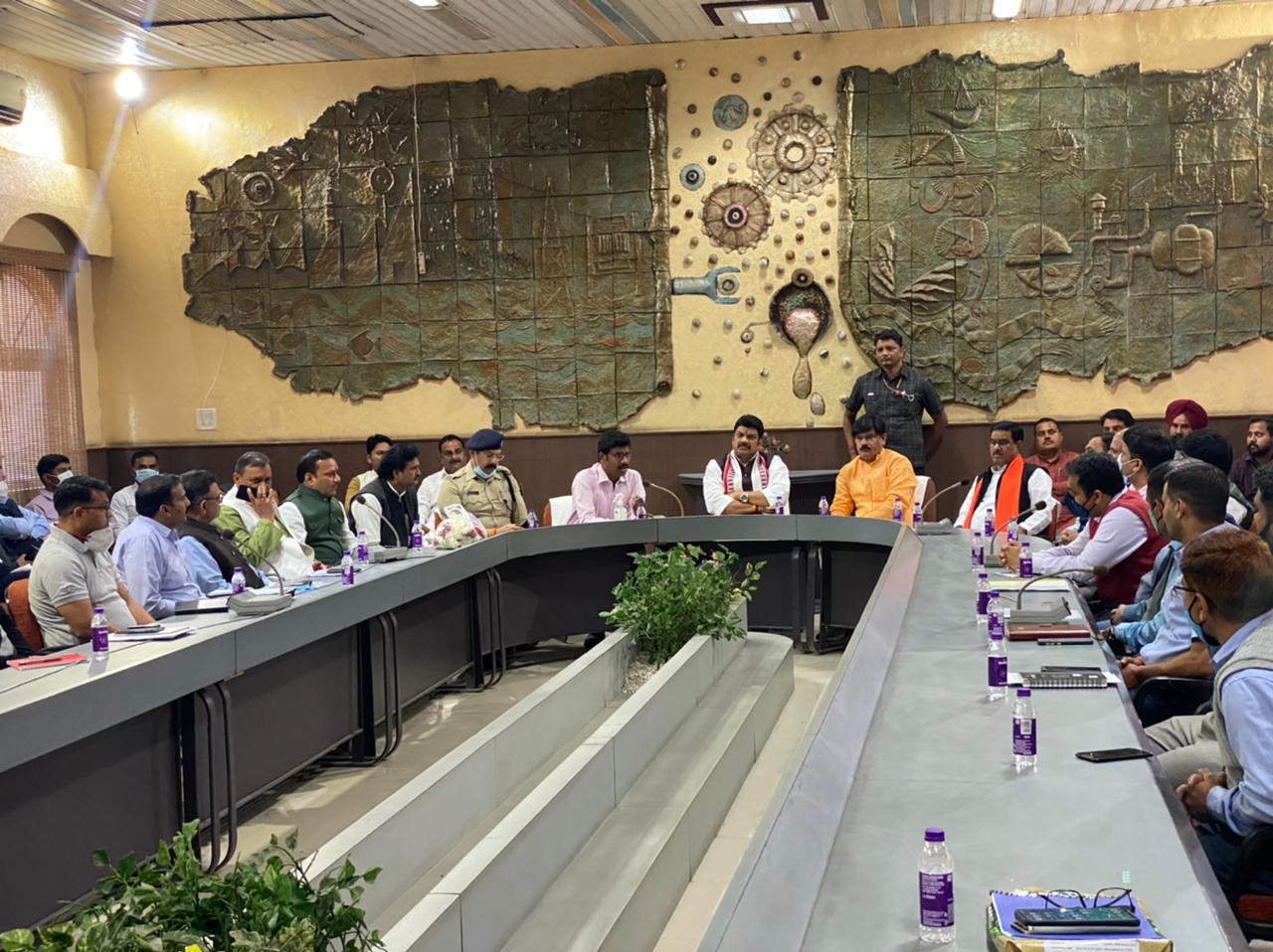 भिंड के प्रभारी मंत्री गोविंद सिंह राजपूत ने मालनपुर पहुंचकर  परिचय बैठक की
