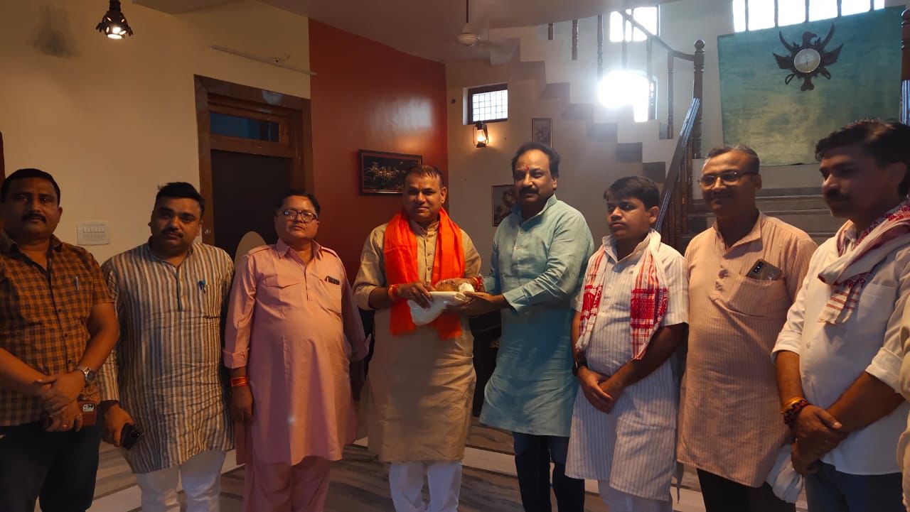 पाठ्य पुस्तक निगम अध्यक्ष श्री शैलेन्द्र बरुआ का दुबे फार्म हाउस पर स्वागत..        