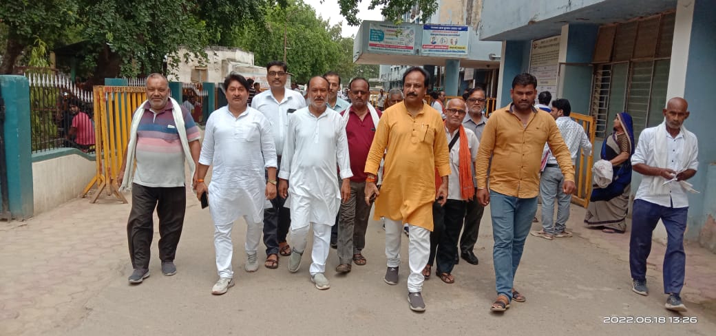 भाजपा प्रत्याशियों का उत्साह।वर्धन करने पहुंचे – डॉ रमेश दुबे