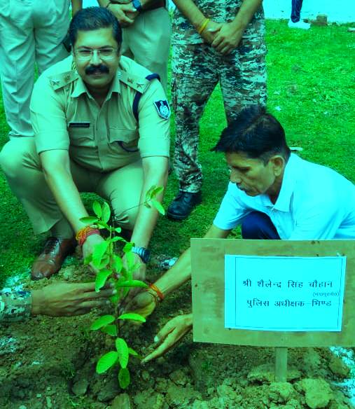 पुलिस कप्तान शैलेन्द्र सिंह चौहान बोले एक पौधे की सेवा दस बच्चों की सेवा के बराबर
