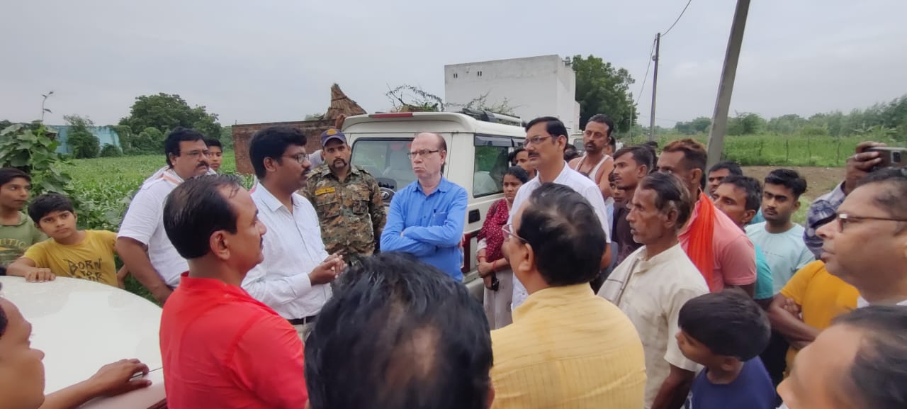 कलेक्टर ने पटवारी को किया निलंबित