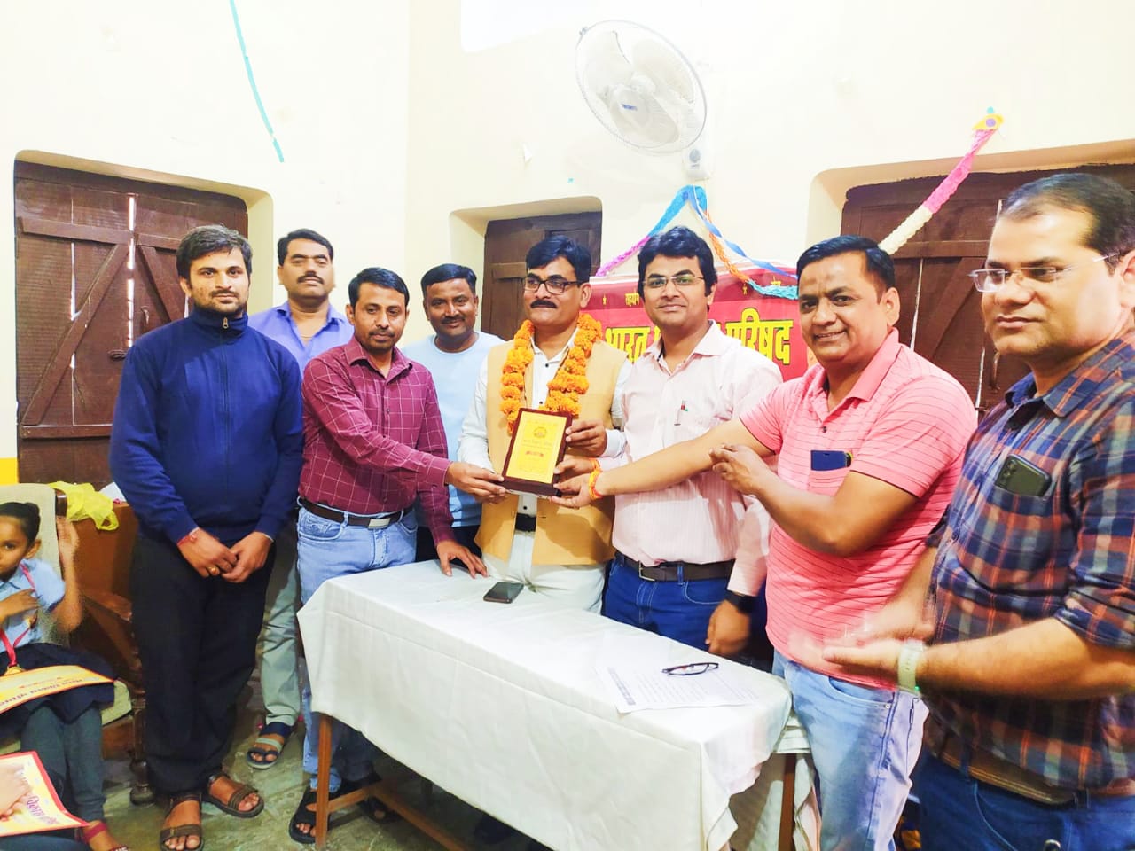 अज्ञान रूपी अंधकार से ज्ञान रूपी प्रकाश में ले जाने वाले प्रकाश पुंज हैं गुरु - शैलेंद्र
