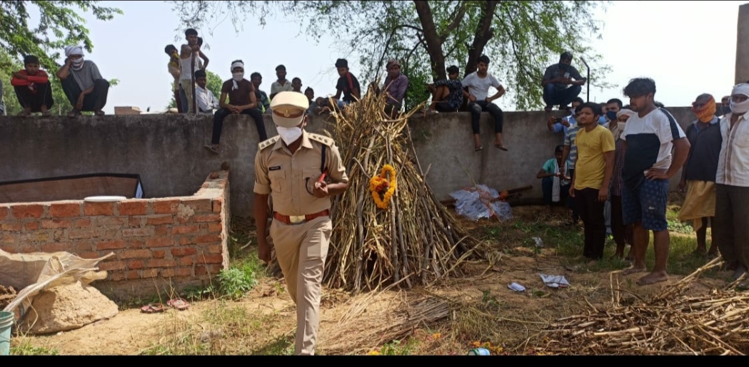 वरिष्ठ पत्रकार राम शंकर शर्मा के बेटे आलोक शर्मा की शहादत पर पत्रकारों ने दी अश्रुपूर्ण श्रद्धांजलि