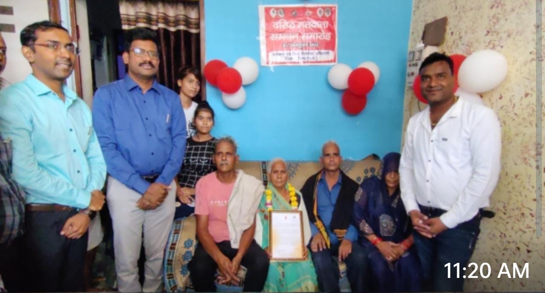 कलेक्टर ने वृद्धजन दिवस पर किया सम्मान