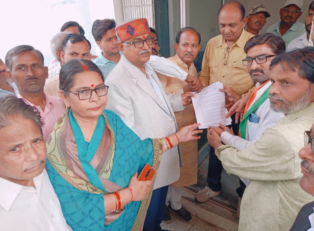 जिला अस्पताल में अनियमितताओं को लेकर नगर कांग्रेस ने दिया ज्ञापन
