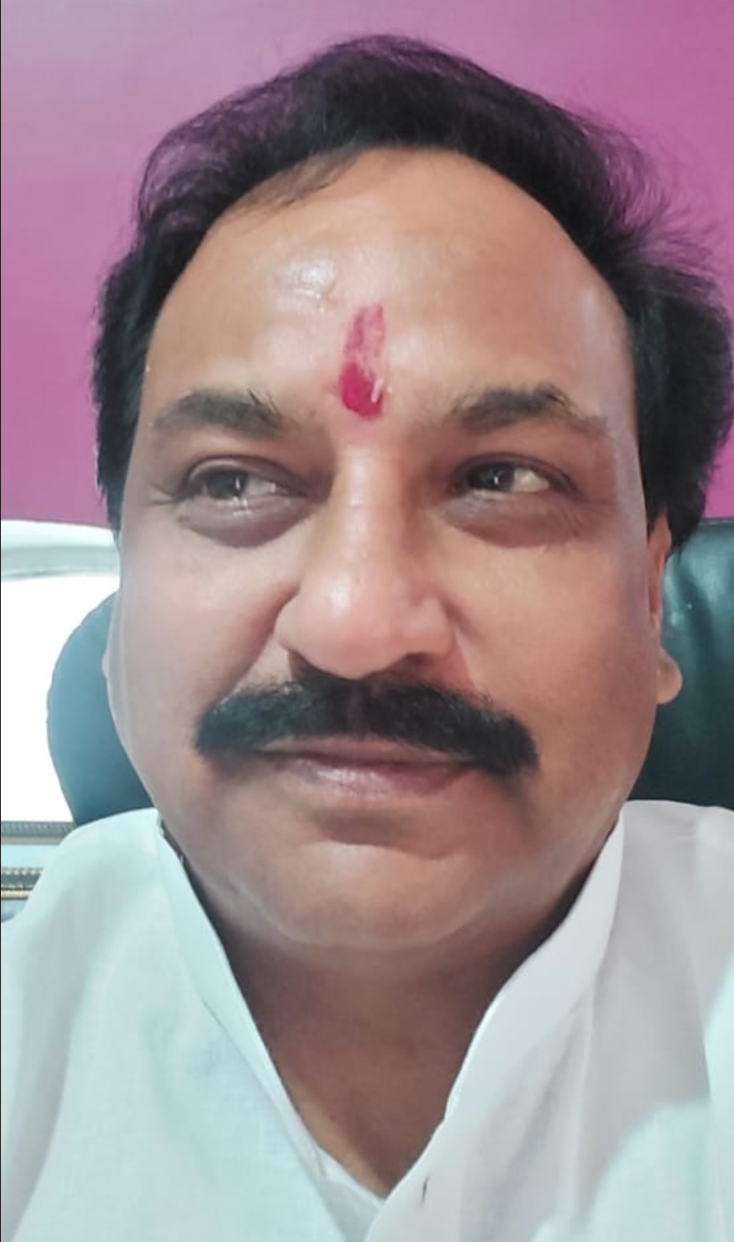 पद के लालच में रो रो कर दौड़ रहे हैं दिग्विजय- कमलनाथ
