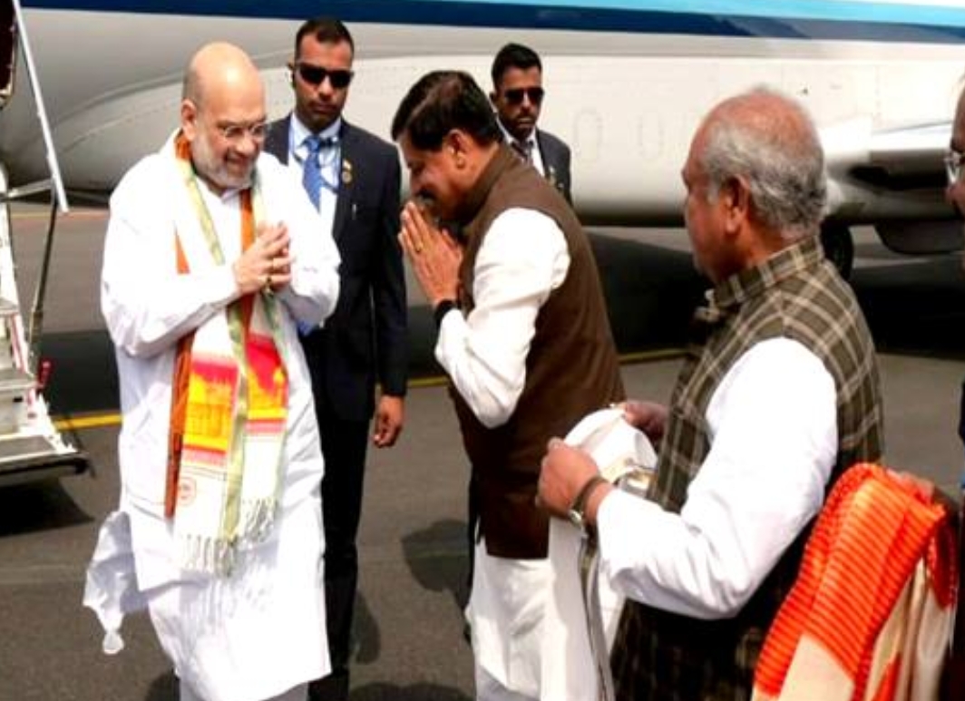 केंद्रीय गृह मंत्री अमित शाह का मुख्यमंत्री डॉ यादव ने विमानतल पर किया स्वागत