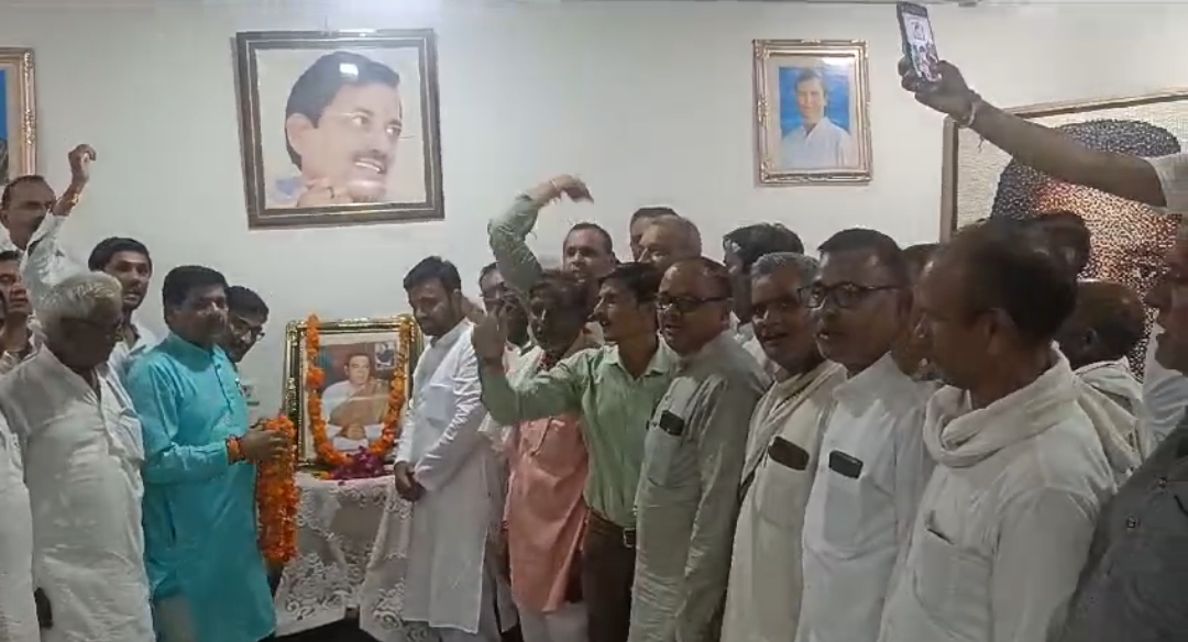 पूर्व प्रधानमंत्री स्व. राजीव गांधी 21 वीं सदी के नायक थे - हेमंत कटारे पूर्व प्रधानमंत्री स्व. राजीव गांधी 21 वीं सदी के नायक थे - हेमंत कटारे