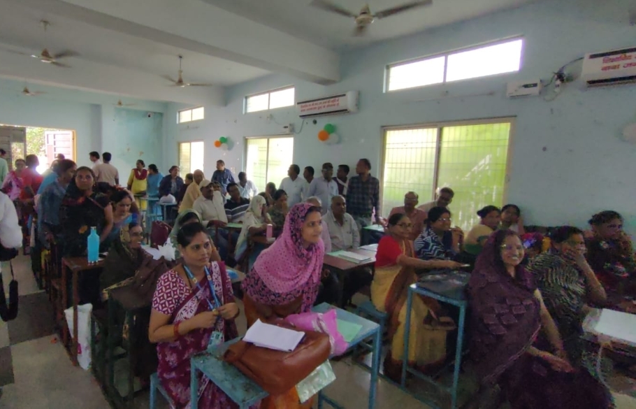 कलेक्टर ने बीएलओ प्रशिक्षण का किया निरीक्षण
