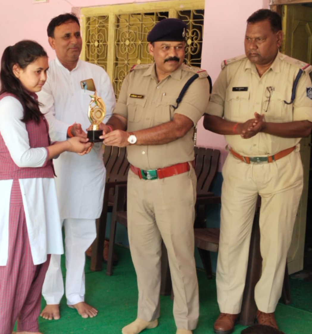 लहार पुलिस व्दारा नशा मुक्ति अभियान के तहत सरस्वती शिशु मंदिर स्कूल लहार में निबंध प्रतियोगिता का आयोजन लहार पुलिस व्दारा नशा मुक्ति अभियान के तहत सरस्वती शिशु मंदिर स्कूल लहार में निबंध प्रतियोगिता का आयोजन