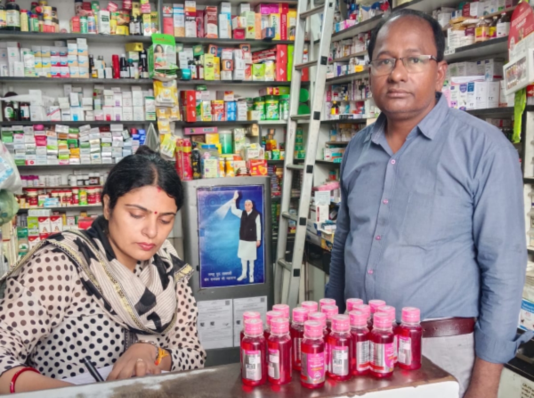 जिले में अमानक दवाओं का स्टॉक फ़्रीज़ कर लिये गये सैंपल
