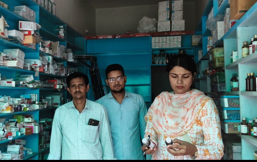 गोहद में औषधि निरीक्षक डॉ आकांक्षा गरुड ने किया औचक निरीक्षण
गोहद में औषधि निरीक्षक डॉ आकांक्षा गरुड ने किया औचक निरीक्षण